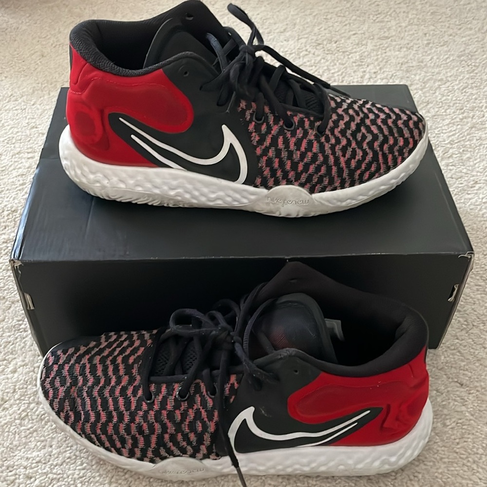 Men’s KD Trey 5 VIII size 9